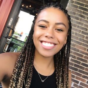 Meet your Posher, Caitlin